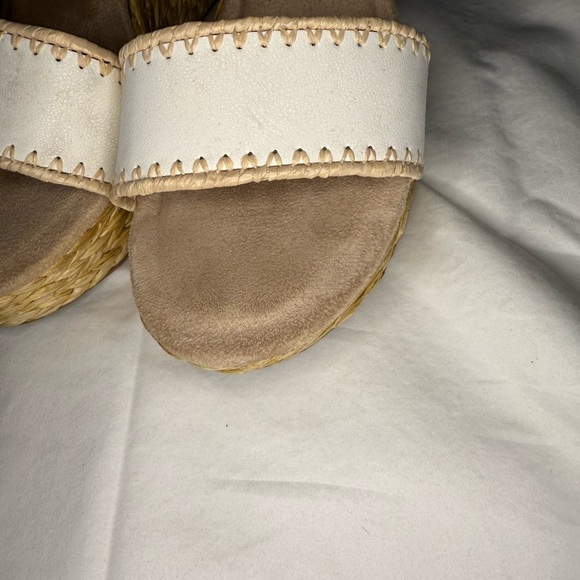 Altar’s State wedges! - Picture 3 of 9